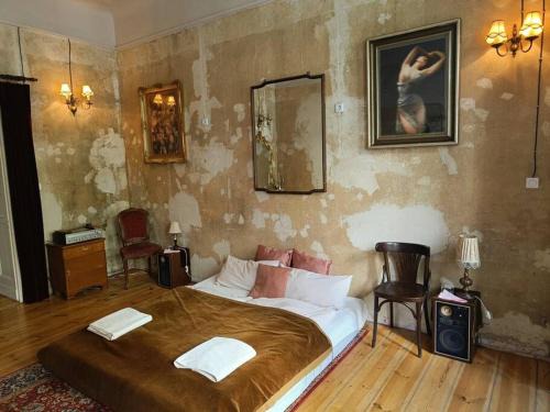 Schoeneberg Apartment | Schöneberg Holiday Flat & Art Gallery