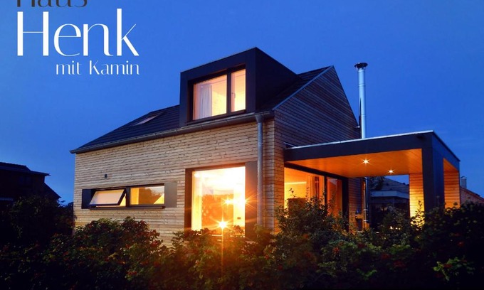 Zierow House | Schickes Holzchalet "HENK" - mit Kamin - Ostsee Strand 500m - 4 Personen - by "Meyers am Meer"