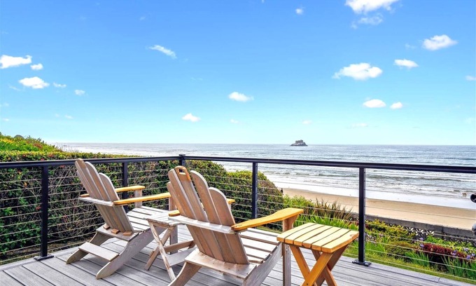 Arch Cape House | Schilling Beach House - Beachfront! - Beachcomber Vacation Homes