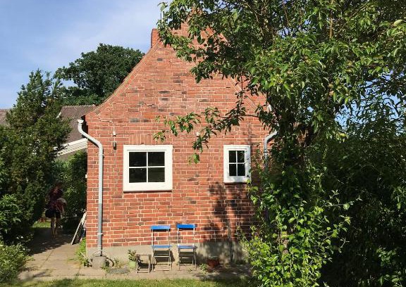 Fehmarn House | Schoenes-Ferienhaus-mit-Garten-Mid-Century-Moebeln-in-Strand-naehe-Avendorf