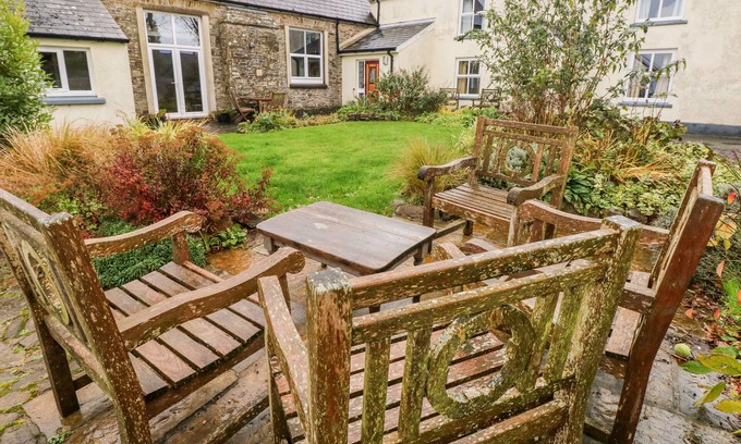 Spittal Cottage | SCHOOL HOUSE, pet friendly, character holiday cottage in Spittal