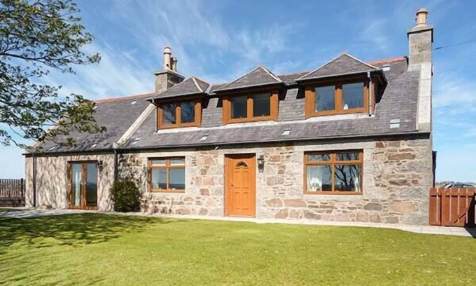 Ellon Cottage | SCHOOLHILL CROFT, family friendly, character holiday cottage in Ellon