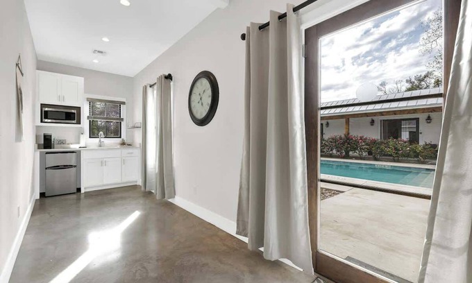 Fredericksburg Cottage | Schubert Inn Cottage - Pool - Walk to Main St