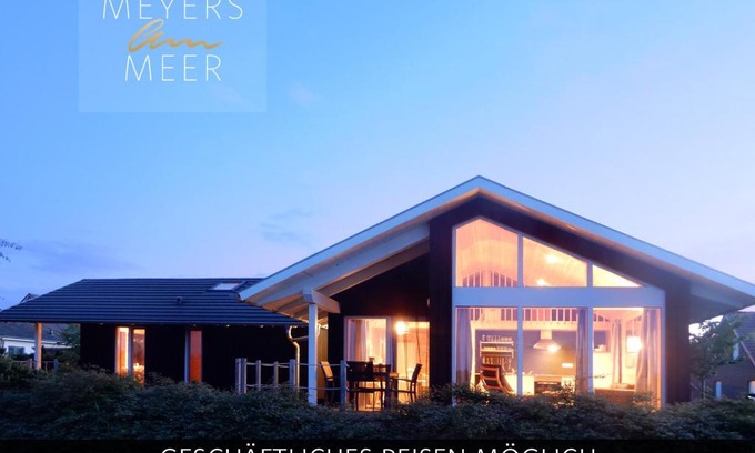 Zierow House | Schwarzes Holzferienhaus mit Sauna - FELDRAIN - an der Ostsee, Zierow bei Wismar, 4-6 Personen