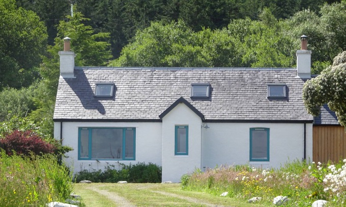 Tarbert Cottage | Scottish coastal cottage with outstanding uninterrupted panoramic sea views