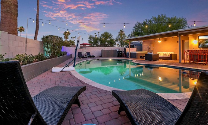 Scottsdale Country Acres House | Scottsdale Sweet Escape & Enjoy Desert Nights In The Hot Tub, Pool, Bar & Putting Green- Concierge