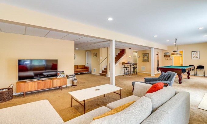 Pocono Pines House | Screened Porch and Fire Pit Spacious Pocono Retreat