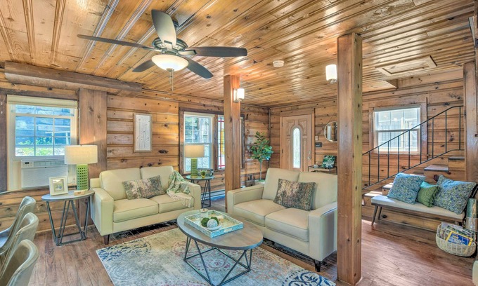 Lynn Cottage | Screened Porch & Grill: Waterfront Landrum Cottage