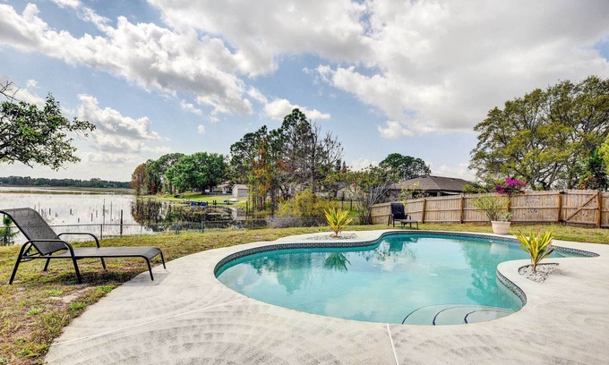 Deltona Lakes House | Screened Porch: Waterfront Home in Deltona!