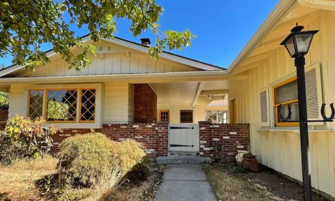 Woodstock House | SE Woodstock Rancher, Walk to the park, Reed College, shopping & great food!