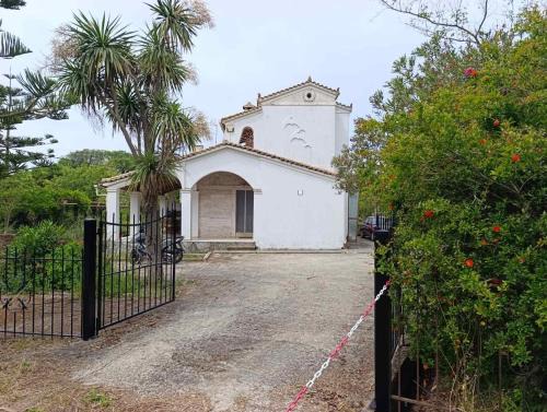 Termenades House | Sea and Field Retreat