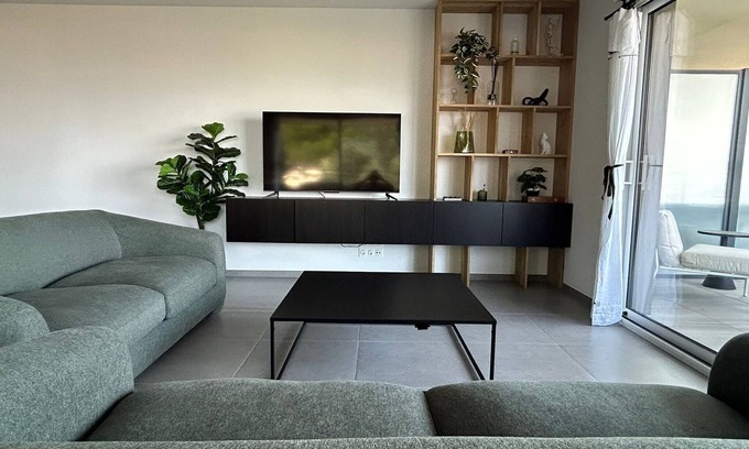 Saint Antoine Apartment | Sea breeze: a 3 bedroom 2 bathroom apartment with a shared pool in Nice