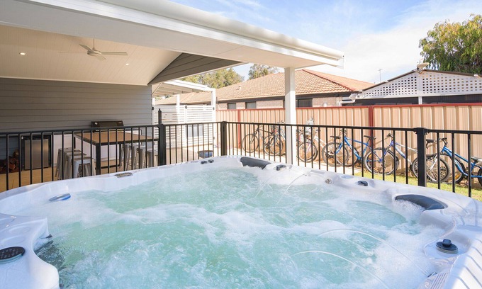 Broadwater House | SEA BREEZE - Beachside Family Haven
