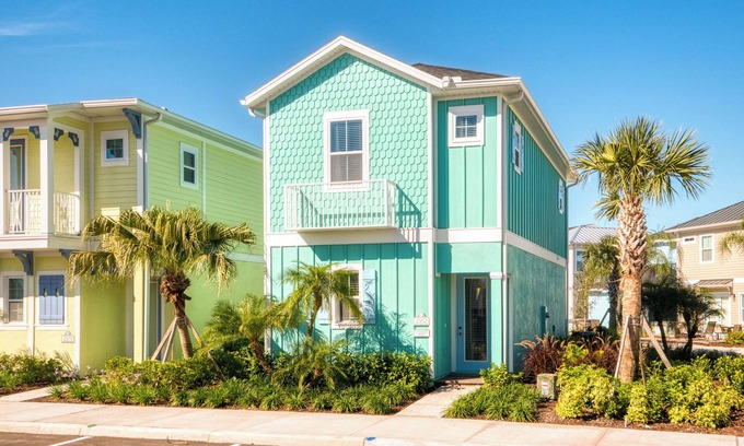 West Kissimmee Cottage | Sea Breeze Cottage near Disney with Margaritaville Resort & Island H20.