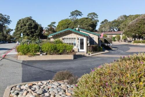 Pacific Grove Hotel | Sea Breeze Inn - Pacific Grove