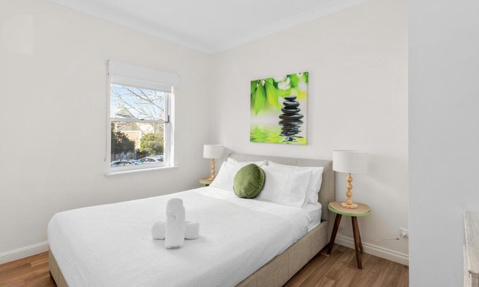 Victor Harbor Apartment | SEA BREEZE @ Smugglers Inn