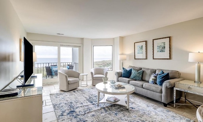 Folly Field Apartment | Sea Cloisters 409