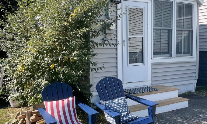 Scarborough House | Sea-clusion by the sea! Cozy cottage within step of the beach!