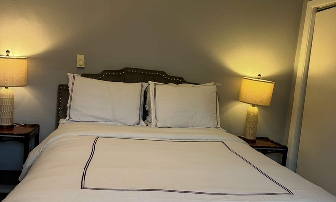 Cottage Line Apartment | SEA-clusion4 cozy apartment across the street from the beach