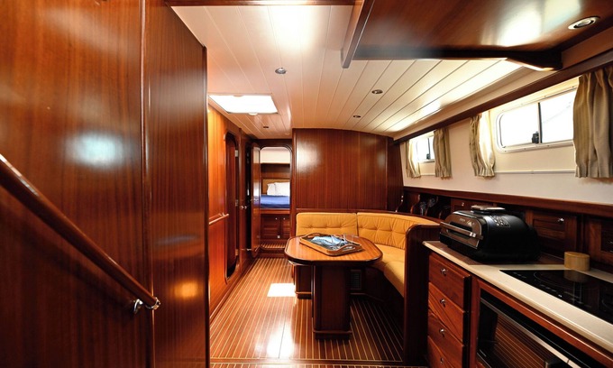 Nassau Boat Rental | 'Sea Dream"nLuxurious 3-bedroom yacht with fitness room and AC in amazing Nassau