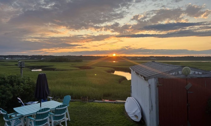 Wells Beach Cottage | Sea Esta - 4 Bedroom cottage with best spot in Wells Beach