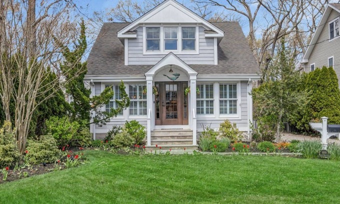 Sea Girt House | Sea Girt, New Jersey - Mermaid’s Enchanted Cottage- 5 Min walk to Beach