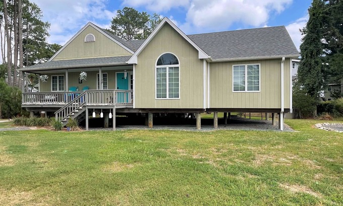 Deep Hole House | Sea Glass - 3BR Water Front w/floating dock. LINENS AND TOWELS PROVIDED