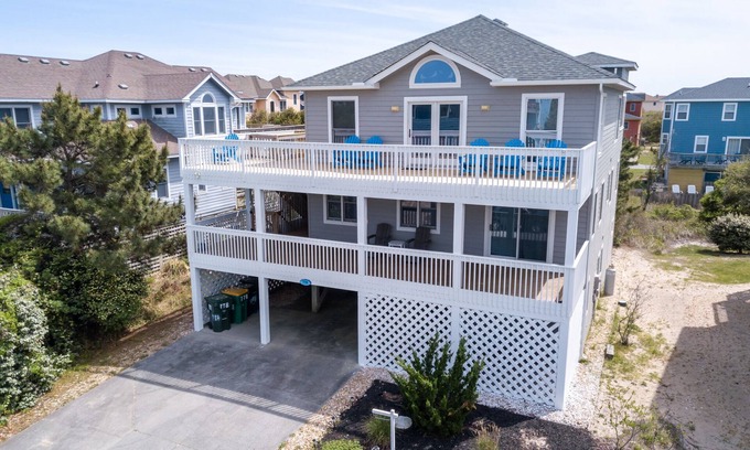 Corolla House | SEA-GO in Corolla, NC. OCEANSIDE! 4 min. walk to beach, PET FRIENDLY!