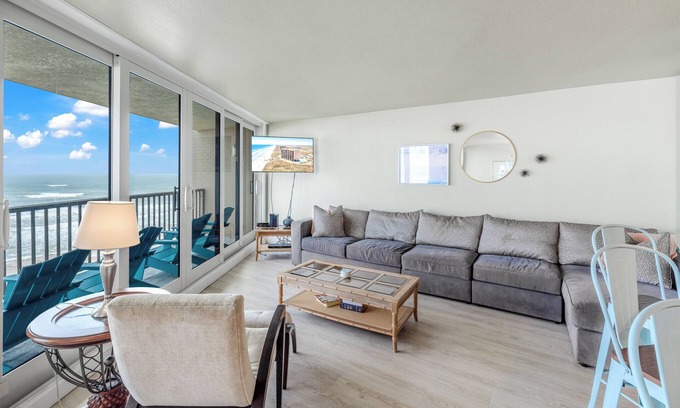 Port Aransas Condo | Sea Gull #604L: Beachfront 1 Bedroom 1 Bathroom With Spectacular Views and 24 Hour Management
