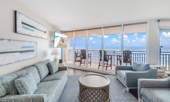 Port Aransas Condo | Sea Gull #609L: Beachfront 1 Bedroom 1 Bathroom With Spectacular Views and 24 Hour Management
