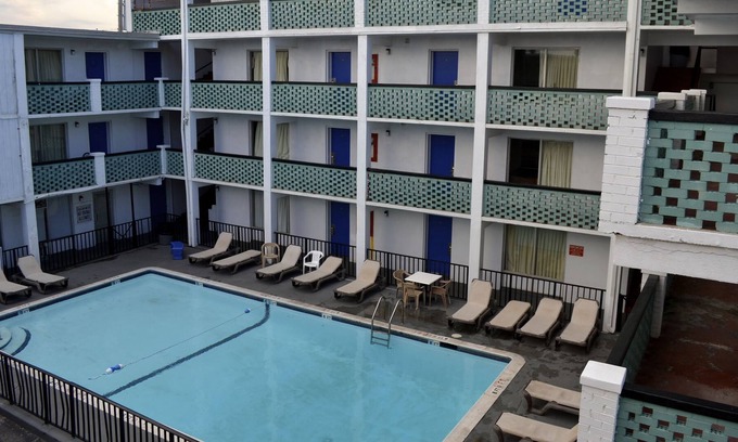 Downtown Myrtle Beach Hotel | Sea Gypsy Inn Oceanfront