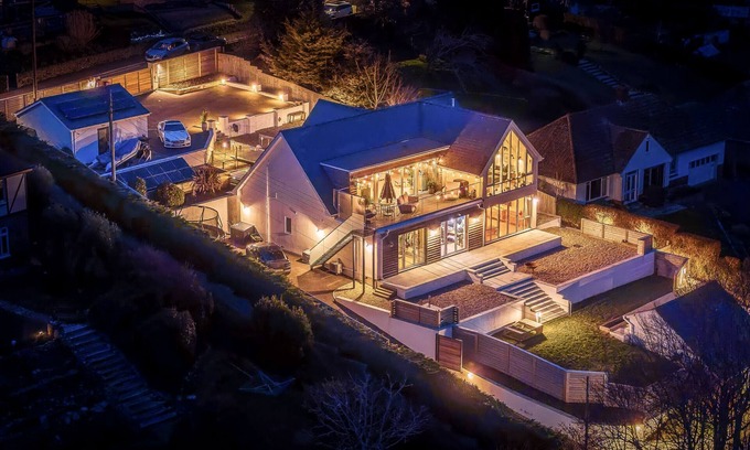 Beer Ski Chalet | Sea Holly House - Where Architecture Meets the Ocean