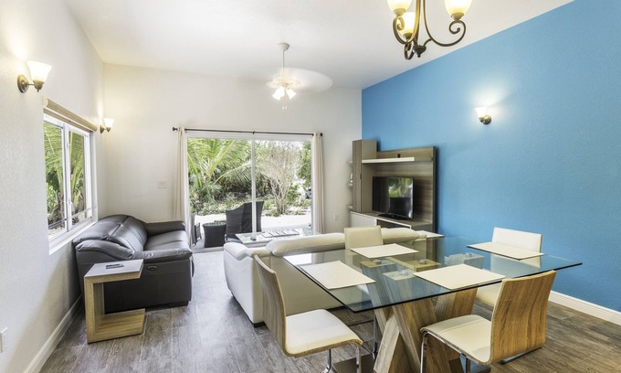 Long Bay Hills Villa | Sea La Vie - Beachside 1 Bedroom Unit #5