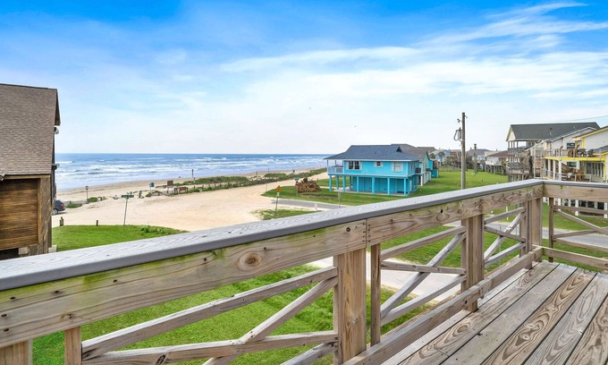 Spanish Grant House | Sea La Vie - Beachside in Spanish Grant with covered and uncovered decks!