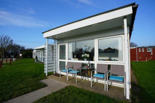 Heacham Ski Chalet | Sea Lavender Holiday Chalet, close to sandy beach