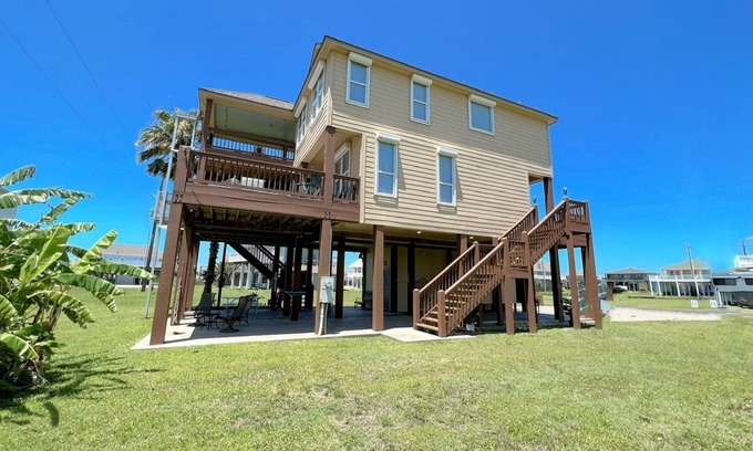 Crystal Beach House | Sea-renity 3 Bedroom Home by Redawning