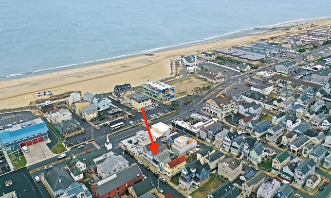 Sea Bright House | Sea-renity at Sea Bright - 3 minute walk to the beach