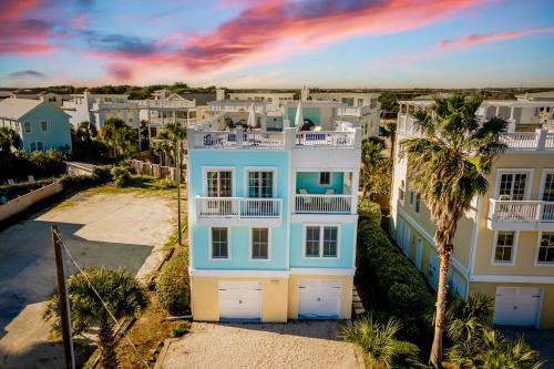 Isle of Palms House | Sea Shell by AvantStay Breezy Beachside Getaway w Rooftop Deck 6 BRs