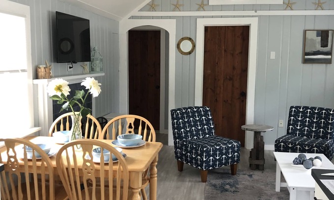 Dennis Port Cottage | Sea Shell Cottage - central air - walk to Swan Pond. Pet friendly