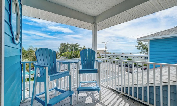 Bradenton Beach Villa | ⚓Sea Site Retreat Unit B! Short walk to the beach!⚓