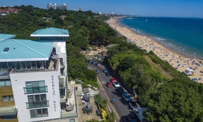 Westbourne Apartment | Sea Spirit- Short Walk to Alum Chine Beach