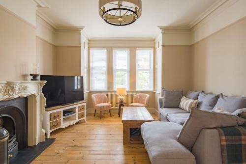 Hythe House | Sea to Sea by Keepers Cottages