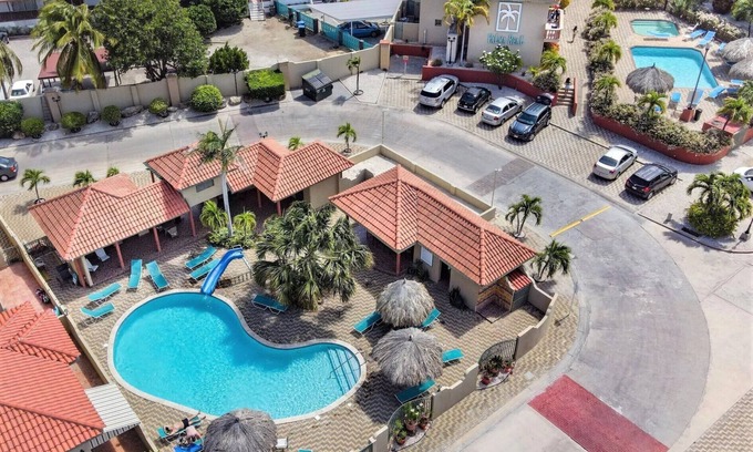 Washington House | Sea Turtle Condo 2 Bdr-2 Bth in Palm Beach Area, walking distance to the beach.