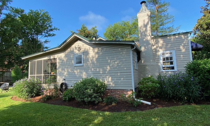 New Bern Cottage | Sea Turtle Cottage - walk to everything!