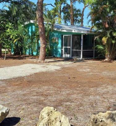 Bonita Shores Apartment | Sea Turtle - Fresh Spacious Cottage W&D Kit 1.3 Mi to Beach