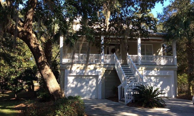 North Litchfield Beach House | SEA URCHIN5 Bedroom 4 Bath Beach House on Lake with Pool
