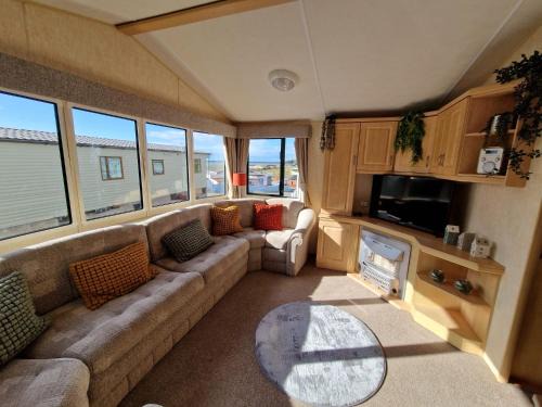Aberystwyth House | Sea Viev Hideaway at Clarach Bay 2 Bedrooms Pet Friendly Gm5