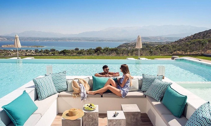 Akrotiri Villa | Sea View 4 bedroom villa