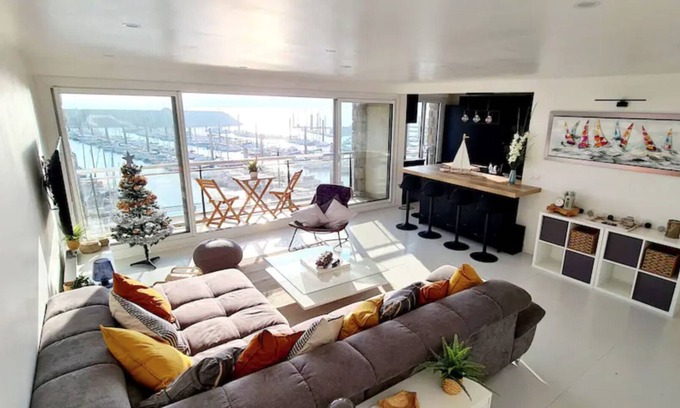Pleherel-Plage-Vieux-Bourg Apartment | Sea view apartment completely renovated 80m2 on the port