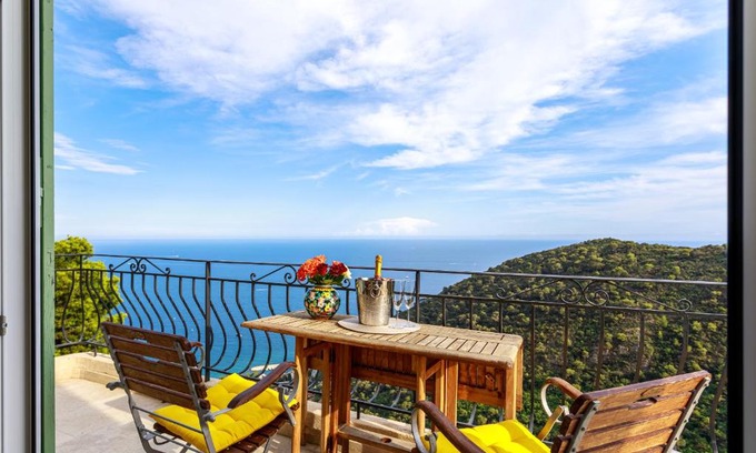 Villefranche-sur-Mer Apartment | Sea View Apartment with Private Secure Parking - 2